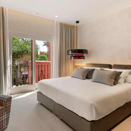 Feriehus Vacation Marbella I The Signature Penthouse, Flat In Estepona, Sea View, Sauna, Communal And Indoor Pool, Gym, Private Heated Jacuzzi, Cutting-edge Amenities, High-end Renovation *
