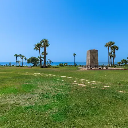 Feriehus Vacation Marbella I The Signature Penthouse, Flat In Estepona, Sea View, Sauna, Communal And Indoor Pool, Gym, Private Heated Jacuzzi, Cutting-edge Amenities, High-end Renovation Estepona