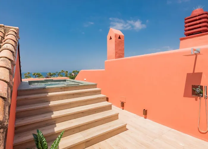 Vacation Marbella I The Signature Penthouse, Sea View, Sauna, Private Heated Jacuzzi, Cutting-edge Amenities *