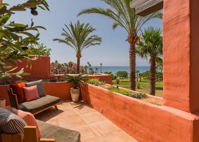 Vacation Marbella I The Signature Penthouse, Sea View, Sauna, Private Heated Jacuzzi, Cutting-edge Amenities Сasa de vacaciones Estepona