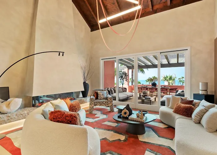 Vacation Marbella I The Signature Penthouse, Sea View, Sauna, Private Heated Jacuzzi, Cutting-edge Amenities Сasa de vacaciones *