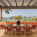 Будинок відпочинку Vacation Marbella I The Signature Penthouse, Flat In Estepona, Sea View, Sauna, Communal And Indoor Pool, Gym, Private Heated Jacuzzi, Cutting-edge Amenities, High-end Renovation Естепона