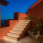 Vacation Marbella I The Signature Penthouse, Flat In Estepona, Sea View, Sauna, Communal And Indoor Pool, Gym, Private Heated Jacuzzi, Cutting-edge Amenities, High-end Renovation Будинок відпочинку