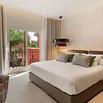 Будинок відпочинку Vacation Marbella I The Signature Penthouse, Flat In Estepona, Sea View, Sauna, Communal And Indoor Pool, Gym, Private Heated Jacuzzi, Cutting-edge Amenities, High-end Renovation *
