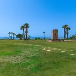 Будинок відпочинку Vacation Marbella I The Signature Penthouse, Flat In Estepona, Sea View, Sauna, Communal And Indoor Pool, Gym, Private Heated Jacuzzi, Cutting-edge Amenities, High-end Renovation Естепона