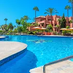 Будинок відпочинку Vacation Marbella I The Signature Penthouse, Flat In Estepona, Sea View, Sauna, Communal And Indoor Pool, Gym, Private Heated Jacuzzi, Cutting-edge Amenities, High-end Renovation *