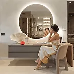 Vacation Marbella I The Signature Penthouse, Flat In Estepona, Sea View, Sauna, Communal And Indoor Pool, Gym, Private Heated Jacuzzi, Cutting-edge Amenities, High-end Renovation Будинок відпочинку *