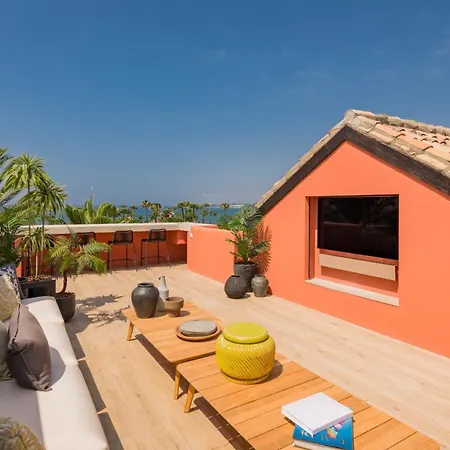 Vacation Marbella I The Signature Penthouse, Sea View, Sauna, Private Heated Jacuzzi, Cutting-edge Amenities Estepona