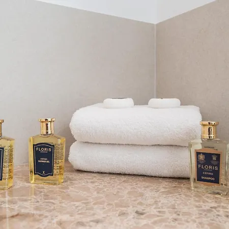 Nyaraló Vacation Marbella I The Signature Penthouse, Sea View, Sauna, Private Heated Jacuzzi, Cutting-edge Amenities *