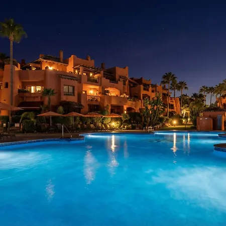 Semesterbostad Vacation Marbella I The Signature Penthouse, Flat In Estepona, Sea View, Sauna, Communal And Indoor Pool, Gym, Private Heated Jacuzzi, Cutting-edge Amenities, High-end Renovation *