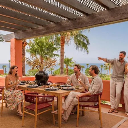 Сasa de vacaciones Vacation Marbella I The Signature Penthouse, Flat In Estepona, Sea View, Sauna, Communal And Indoor Pool, Gym, Private Heated Jacuzzi, Cutting-edge Amenities, High-end Renovation *