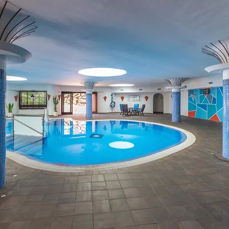 Vacation Marbella I The Signature Penthouse, Flat In Estepona, Sea View, Sauna, Communal And Indoor Pool, Gym, Private Heated Jacuzzi, Cutting-edge Amenities, High-end Renovation Будинок відпочинку *