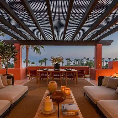 Semesterbostad Vacation Marbella I The Signature Penthouse, Flat In Estepona, Sea View, Sauna, Communal And Indoor Pool, Gym, Private Heated Jacuzzi, Cutting-edge Amenities, High-end Renovation *