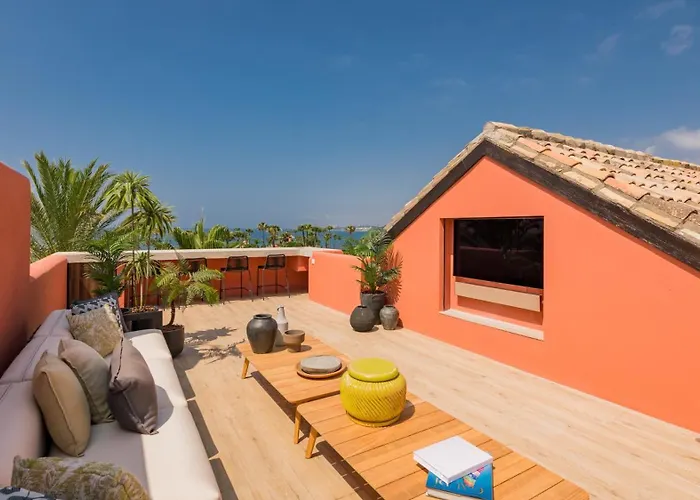 Vacation Marbella I The Signature Penthouse, Sea View, Sauna, Private Heated Jacuzzi, Cutting-edge Amenities Estepona