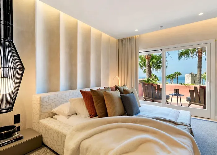 Vacation Marbella I The Signature Penthouse, Sea View, Sauna, Private Heated Jacuzzi, Cutting-edge Amenities Ferienhaus