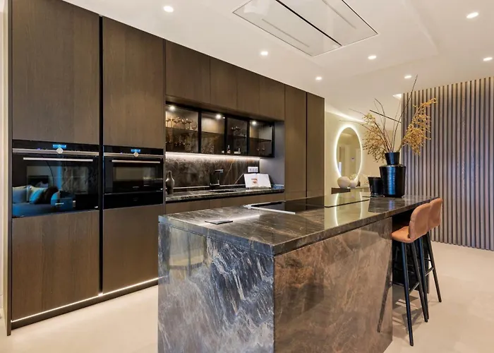 Vacation Marbella I The Signature Penthouse, Sea View, Sauna, Private Heated Jacuzzi, Cutting-edge Amenities