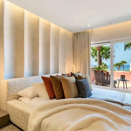 Vacation Marbella I The Signature Penthouse, Flat In Estepona, Sea View, Sauna, Communal And Indoor Pool, Gym, Private Heated Jacuzzi, Cutting-edge Amenities, High-end Renovation Tatil Evi